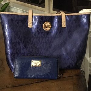 Michael Kora dark blue purse and wallet